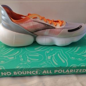 Brooks Aurora-BL. ( M 10.5 )